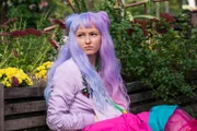 Chiara (Jamila Kara Kichakuro Weintritt) ist frustriert, weil Ruby ihr Abschiedspicknick versäumt.