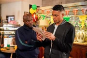 (v.li.): Taye Diggs (Billy Baker), Michael Evans Behling (Jordan Baker).
