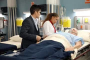Dr. Neil Melendez (Nicholas Gonzalez, l.), Dr. Claire Browne (Antonia Thomas), Glen (Paul Dooley)