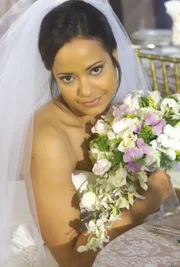 Träumt von einer Märchenhochzeit: Carla (Judy Reyes) ...