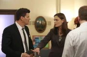 Booth (David Boreanaz) und Brennan (Emily Deschanel)  +++ Die Verwendung des sendungsbezogenen Materials ist nur mit dem Hinweis und Verlinkung auf RTL+ gestattet.