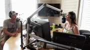 Elvis ist zu Gast beim Lokalsender Radio Regenbogen. Er wurde zu einem Interview eingeladen. Für den achtfachen Familienvater ist es der erste Besuch beim Radio.