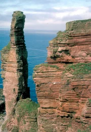 Felsformationen wie auf Helgoland. Der "Old Man of Hoy" ist die "Lange Anna" von Schottlands Orkney-Inseln.