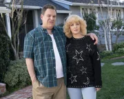 Murray Goldberg (Jeff Garlin, l.); Beverly Goldberg (Wendi McLendon-Covey, r.)
