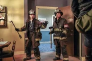 Matthew Casey (Jesse Spencer, l.), Kelly Severide (Taylor Kinney)