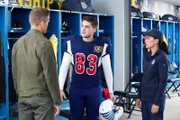 (v.li.): Casper Van Dien (Harold Adams), Cody Christian (Asher Adams), Alexandra Barreto (Coach Montes).