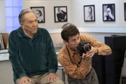 Albert "Pops" Solomon (George Segal, l.); Paul Sirochman (RD Robb, r.)