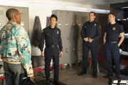 (v.l.n.r.) Henrietta "Hen" Wilson (Aisha Hinds); Howie "Chimney" Han (Kenneth Choi); Evan "Buck" Buckley (Oliver Stark); Eddie Diaz (Ryan Guzman)