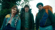 v.l.n.r. Zoe (Leia Murphy), Con (Cal O’Driscoll) und Billy (Justin Daniels Anene) machen einen überraschenden Fund.