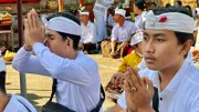 Im Tempel erbitten Gläubige den Beistand der Götter, besonders zu Galungan