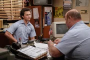 Georgie Cooper (Montana Jordan, l.); Jim McAllister (Will Sasso, r.)