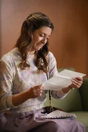 Mary Cooper (Zoe Perry)
