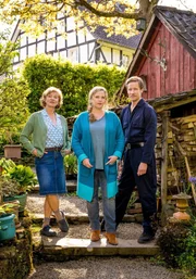 V. li. n. re.: Heidi (Margarita Broich), Toni (Diana Amft) und HaJü (Nikolaus Benda)