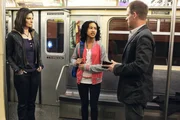 Mitten am Tag wurde in der New Yorker U-Bahn Station ein alter, gebrechlicher Senior erschossen. Ellie Danville (Sydney Park, M.), die Adoptivtochter von Detective Josephine Danville (Sela Ward), hat den &Uuml;berfall beobachtet und steht Danny Messer (Carmine Giovinazzo) Rede und Antwort.