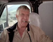 Als das A-Team gegen den skrupellosen Russ Clayton vorgeht, der die Hühner-Farm eines seiner Konkurrenten niedergebrannt hat, wird Murdock angeschossen. Hannibal (George Peppard) muss sich etwas einfallen lassen...
