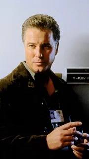 Gil Grissom (Willliam Petersen) und sein Team versuchen die grausamen Morde im Hause Collins aufzuklären. Bis auf die beiden Töchter sind alle Familienmitglieder brutal ermordet worden. Handelt es sich bei dem Verbrechen um einen Ritualmord?