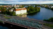 Spannende Stadt- und amüsante Kiezgeschichten. Von der Fischerinsel bis nach Friedrichshagen, vom Gendarmenmarkt ins Märchenviertel. Bunte Kieze und quirliges Leben sowie idyllische Orte am Stadtrand. Teil 3 unserer Serie führt in den Ostteil der Stadt. - Blick auf Köpenick.
