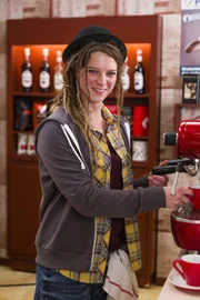 (5. Staffel) - Hat Beas Platz in der Kaffeebar eingenommen: Hashtag (Anjorka Strechel) ...
