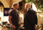 Marty Deeks (Eric Christian Olsen, l.); Hollace Kilbride (Gerald McRaney, r.)
