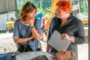 v.li.: Nina Pokorny (Julia Cencig), Dr. Stefanie Löcker (Veronika Polly)