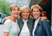 Die drei unterschiedlichen Schwestern Maria (Ruth Maria Kubitschek, Mitte), Dana (Gaby Dohm, re.) und Julie (Gila von Weitershausen) ziehen wieder an einem Strang.