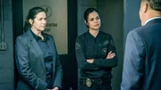 (v.li.): Amy Farrington (Lieutenant Piper Lynch), Lina Esco (Christina Alonso).