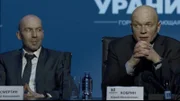 V.l.: Smertin (Kirill Poluhin) und der Oligarch Kobrin (Andrey Smolyakov). Die Verwendung des sendungsbezogenen Materials ist nur mit dem Hinweis und Verlinkung auf RTL+ gestattet.