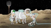 First from the left: Ferb Fletcher, first from the right: Phineas Flynn.