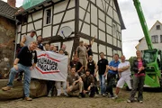 Das "Zuhause im Glück"-Team um Eva Brenner und John Kosmalla haben mit dem unter Denkmalschutz stehenden Haus eine echte Herausforderung vor sich.