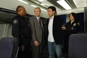 L-R: Officier McNeil (Earl Billings), Barney (Neil Patrick Harris), Ted (Josh Radnor)