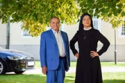 Schwester Hanna (Janina Hartwig) bedankt sich bei Wöller (Fritz Wepper).