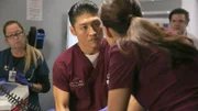 Dr. Ethan Choi (Brian Tee), Dr. Natalie Manning (Torrey DeVitto, Rückansicht)