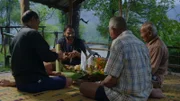Hazen erhält einen Segen von einem Schamanen. (National Geographic)