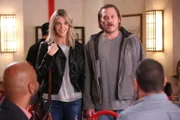 Mick (Kaitlin Olson, l.) und ihr Freund Jimmy (Scott MacArthur, r.) gehen aus und machen unerwartete neue Bekanntschaften ...