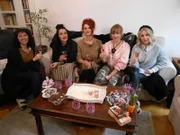 V.l.: Kandidatin Tania, Susann, Greta, Judith und Saskia. +++ Die Verwendung des sendungsbezogenen Materials ist nur mit dem Hinweis und Verlinkung auf RTL+ gestattet.