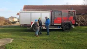 v.l. Stephanie, Stefan und Experte Sükrü Pehlivan besprechen den Verkauf des Partytrucks.