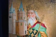 Das Gemälde zeigt Kaiser Karl den Großen mit der Pfalzkapelle in der Hand: Sie bildet den Zentralbau des Aachener Doms.