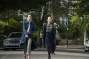 Carolyn Martens (Fiona Shaw, l.); Eve Polastri (Sandra Oh, r.)