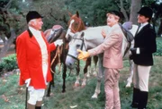 Jessica (Angela Lansbury, M.) besucht ihre Nichte Abby Freestone, die auf einem Landsitz in England lebt. An Denton Langleys achtzigsten Geburtstag wird eine große Jagd veranstaltet und Jessica lernt die ganze Familie kennen.