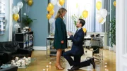 Max (August Wittgenstein) macht Agnes (Isabell Polak) überraschend einen Heiratsantrag.