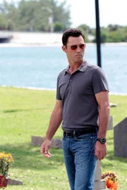 Michael Westen (Jeffrey Donovan) findet endlich heraus, wer für den Tod seines Vaters verantwortlich war...