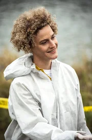 ARD WAPO DUISBURG - 2. Staffel mit acht Folgen ab 18. April 2023, immer dienstags um 18.50 Uhr im Ersten. Nadine Jäger (Karen Dahmen).