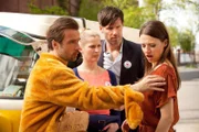 Eva (Julia Hartmann, r.), Adam (Lucas Gregorowicz, l.), Heike (Valerie Niehaus) und Sören (Tim Bergmann)