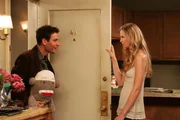 Ted (Josh Radnor, l.) gelingt es, Natalies (Anne Dudek, r.) Herz ein weiteres Mal zu erobern, doch bereits nach kurzer Zeit wird ihm klar, dass sie doch nicht "die Eine" ist ...