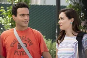 Barry Goldberg (Troy Gentile, l.); Erica Goldberg (Hayley Orrantia, r.)