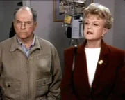 Jessica (Angela Lansbury) versucht Ben (Gerald S. O'Loughlin) zu entlasten, der des Mordes an seinem Chef beschuldigt wird.