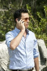 Michael (Jeffrey Donovan) erfährt von seiner Freundin den Namen des korrupten Gefängniswärters, der wiederum im Auftrag von einem bisher Unbekannten handelt...