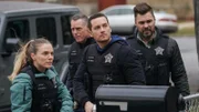 L-R: Hailey Upton (Tracy Spiridakos), Hank Voight (Jason Beghe), Jay Halstead (Jesse Lee Soffer) und Adam Ruzek (Patrick John Flueger)