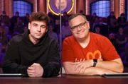 Rateteam-Kapitän Elton (r.) mit dem Musiker Moritz Garth (l.).