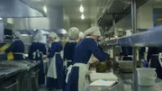 Mitglieder von Gloriavale in der Küche